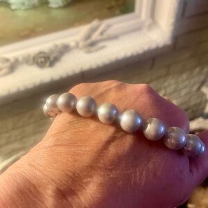 Silver pearl necklace